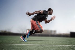 开云官方直播-3-1！超级射手双响10轮13球12.1亿战舰掀翻大黑马5轮4胜重返前二，超级射手攻略